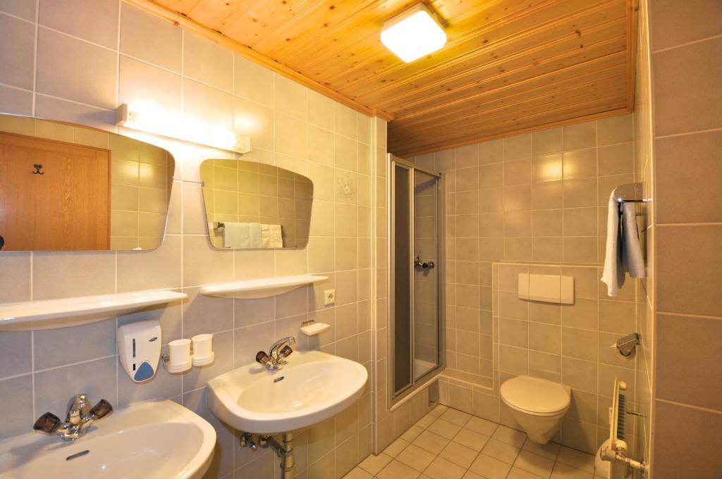 ホテル Garni Mathonerhof イシュグル 部屋 写真